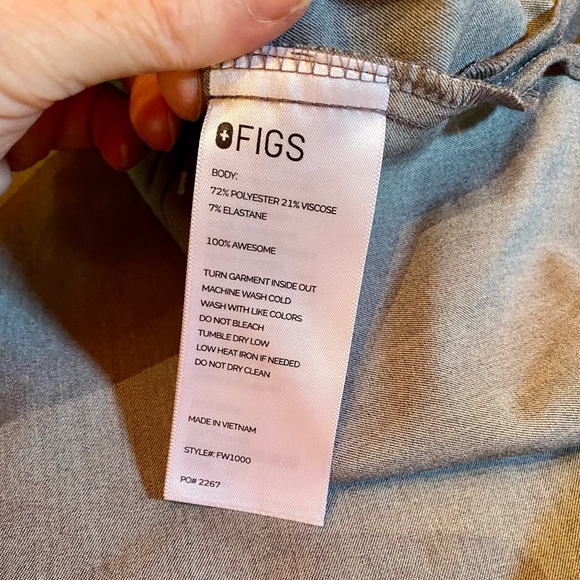 🩺Figs Catarina One-Pocket Scrub Top in Graphite🩺 NWOT - Picture 9 of 15